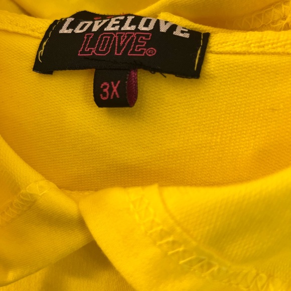 Shorts 2 piece set in pre owned condition. - Picture 3 of 4